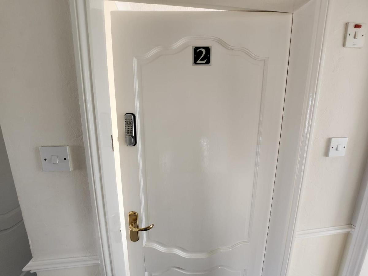 Sheldon Shared House Ξενοδοχείο Σόλιχαλ Εξωτερικό φωτογραφία